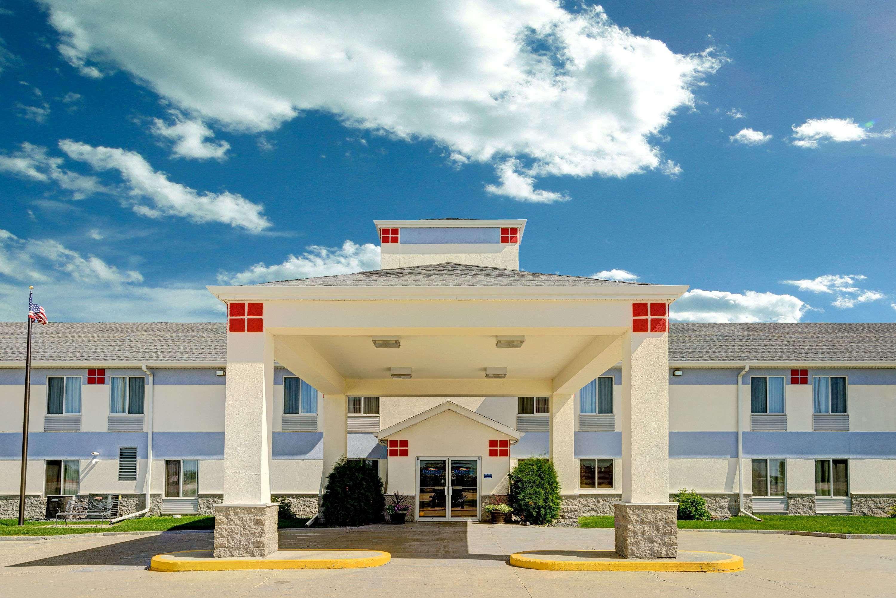 Baymont By Wyndham Wahpeton Hotel Exterior foto