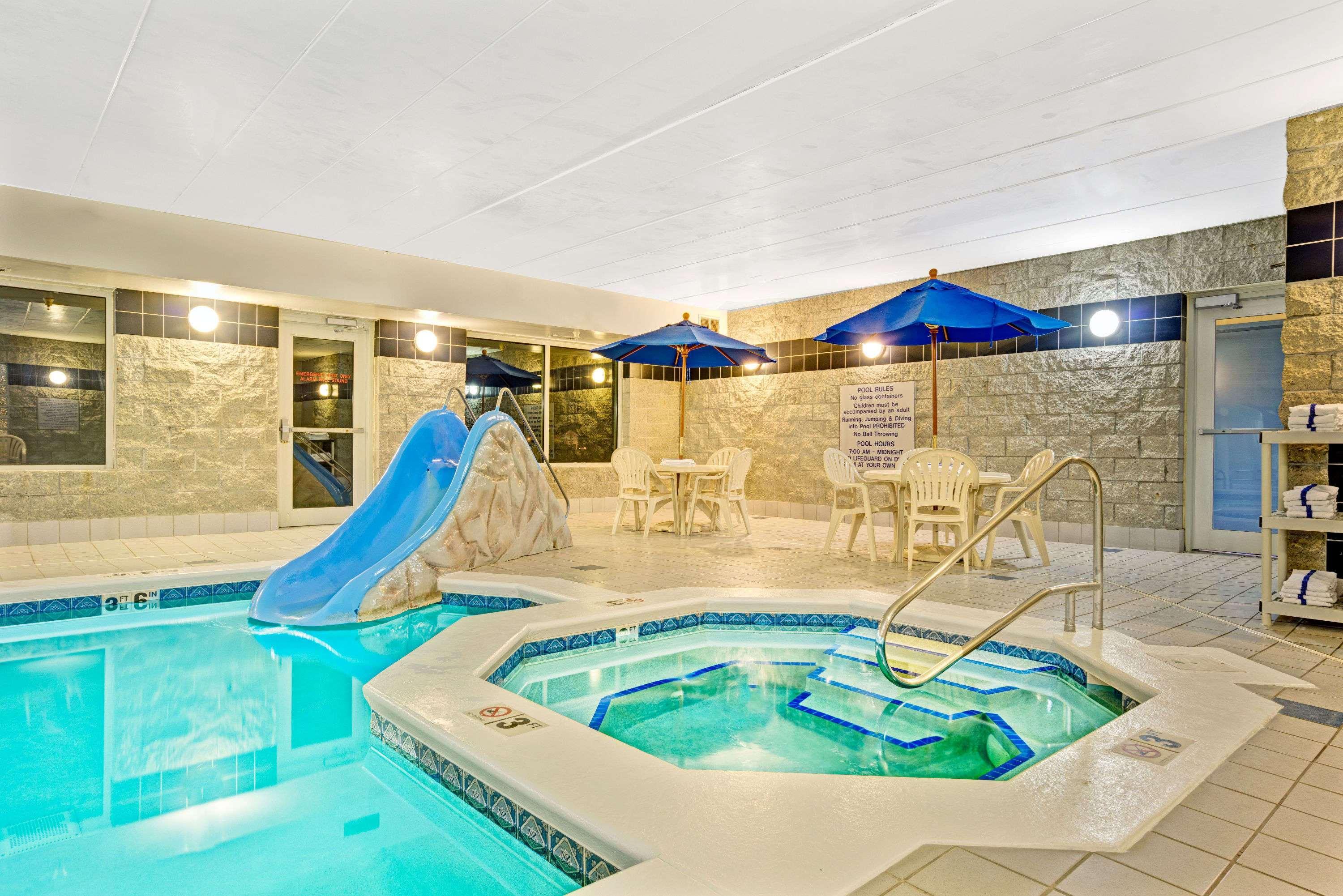 Baymont By Wyndham Wahpeton Hotel Exterior foto