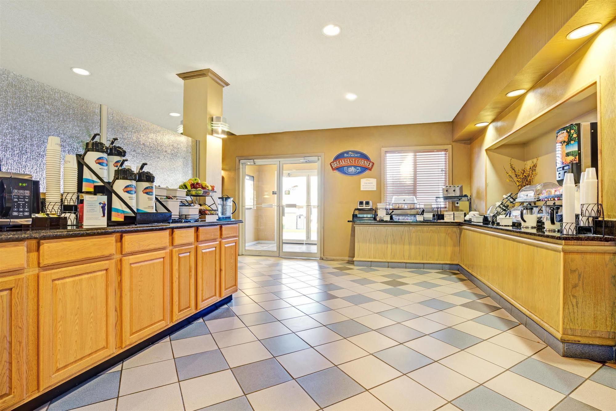 Baymont By Wyndham Wahpeton Hotel Exterior foto